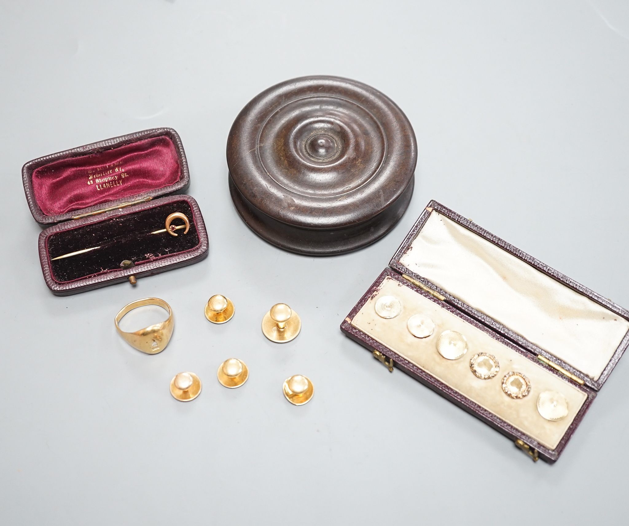 A yellow metal signet ring(a.f.) 7.1 grams, four assorted yellow metal dress studs stamped 18, 7 grams, one other stud stamped 15, 1.2 grams, a 9ct and gem set stick pin, gross 0.6 grams and six cased yellow metal studs.